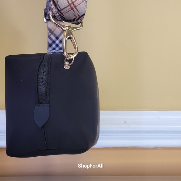 Burberry Pouch converted into to shoulder bag or cross body - Picture 7 of 13